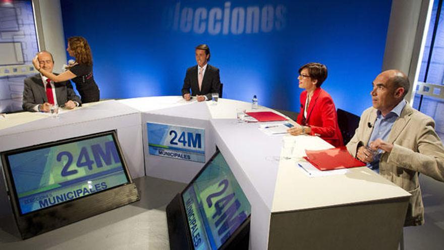 Debate en Onda Azul durante la campaña de las municipales.