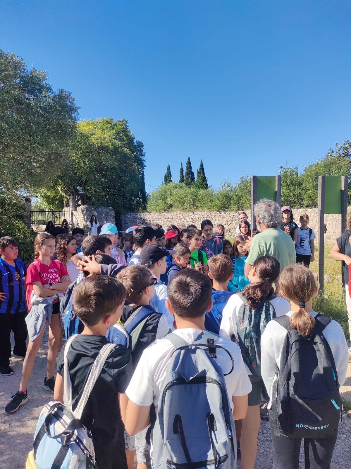 FOTOS | Los escolares se adentran en Ses Fonts Ufanes de la mano de Gadma y Cemex