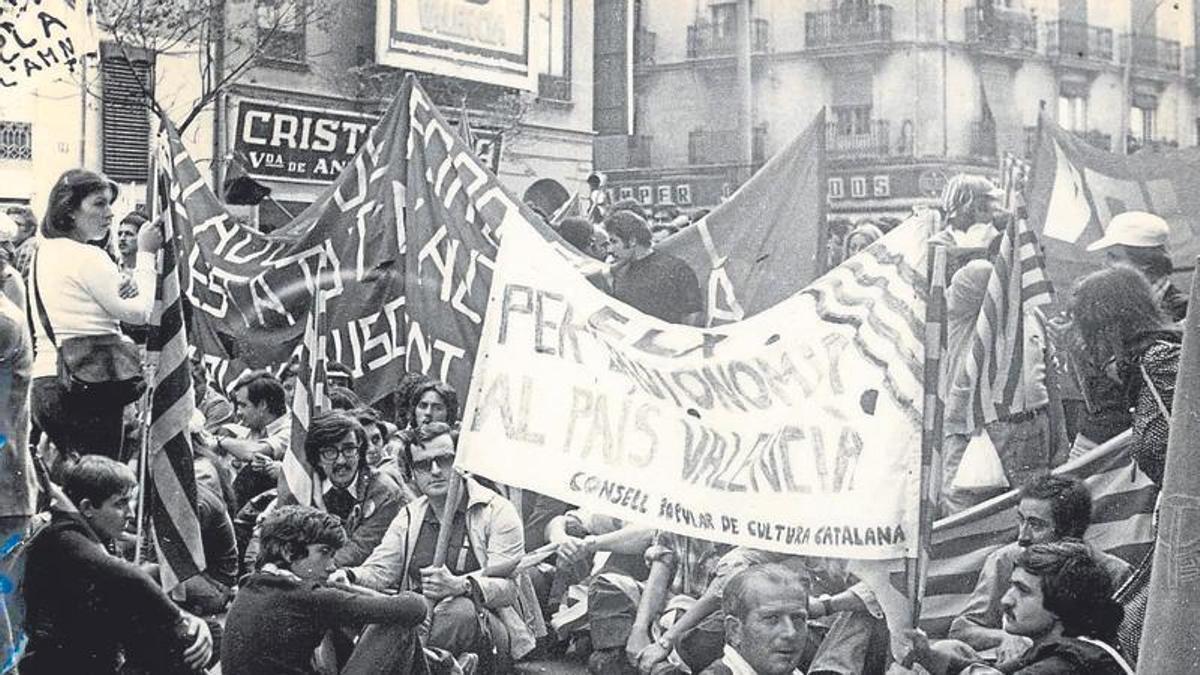 Primera gran manifestació política «Llibertat, amnistia i estatut d’autonomia», 9 d'octubre del 1977.