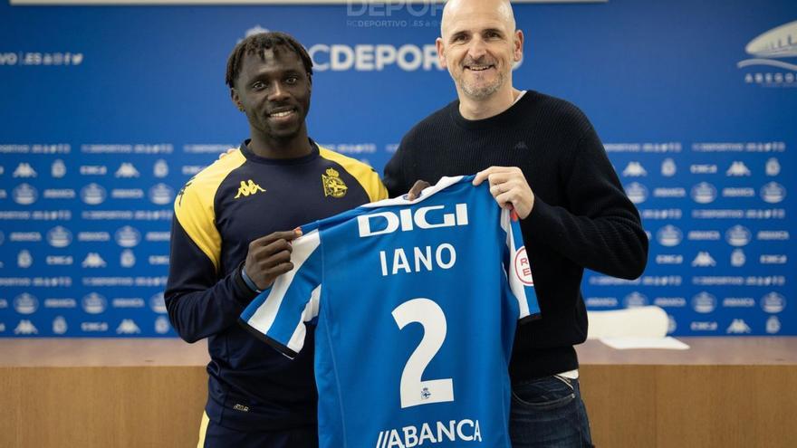 Iano Simao, junto al director de fútbol del Dépor, Fernando Soriano. |  // RCD