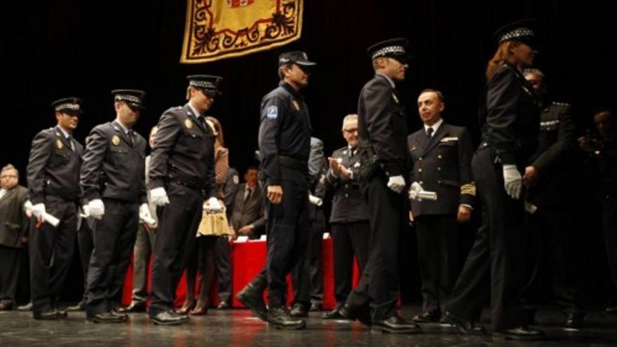 Condecoran a 60 policías locales de Murcia en la festividad de San Patricio