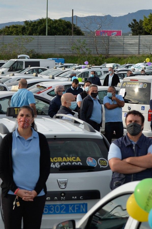 Manifestación-caravana para exigir la regulación del taxi