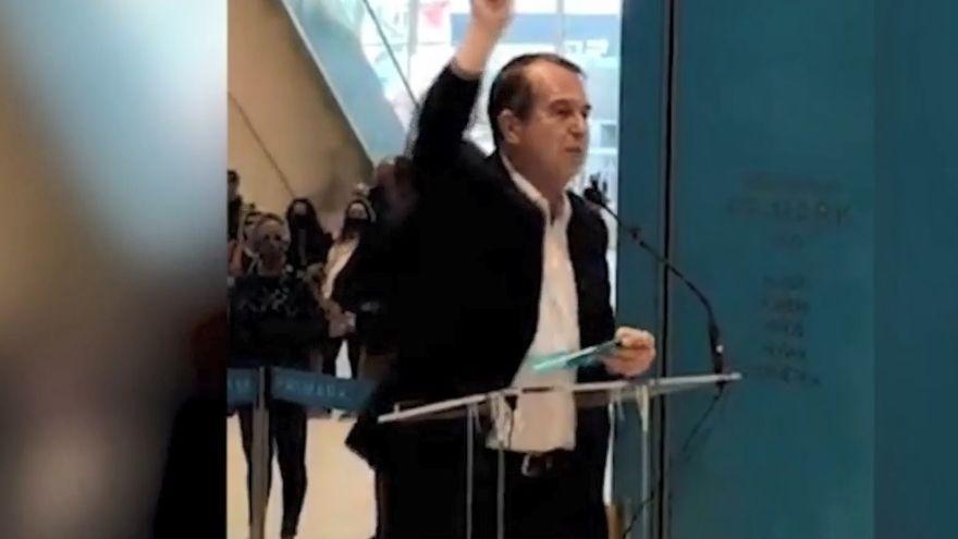 Caballero incendia las redes con su discurso en inglés en la inauguración de Primark