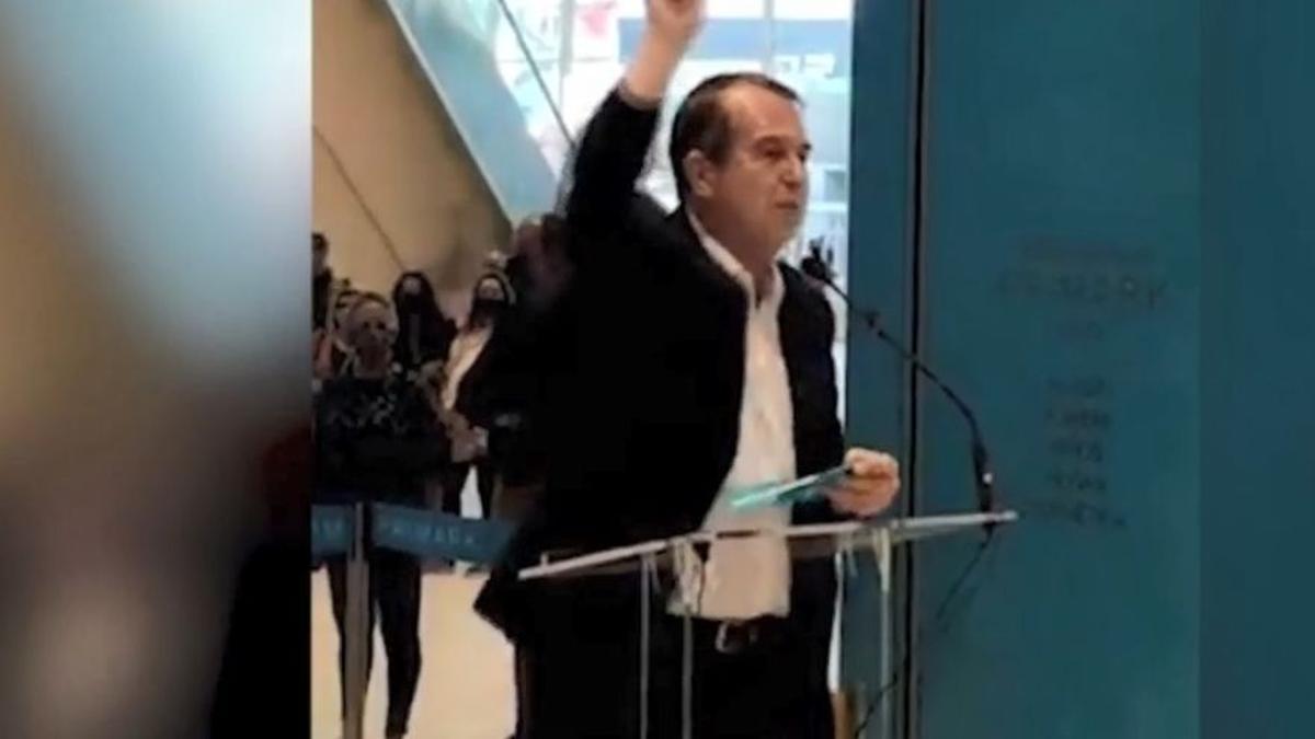 Caballero incendia las redes con su discurso en inglés en la inauguración de Primark.