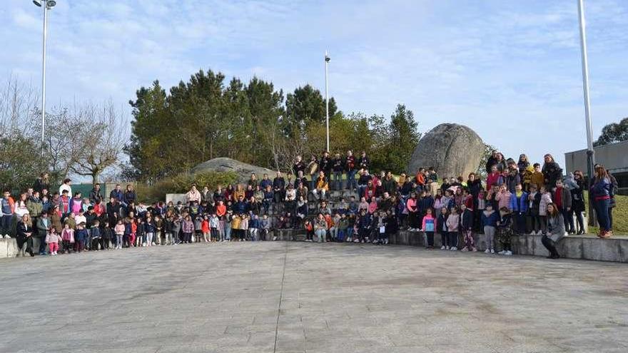 O recital poético contou cunha gran participación e celebrouse no parque Xosé Novas. //