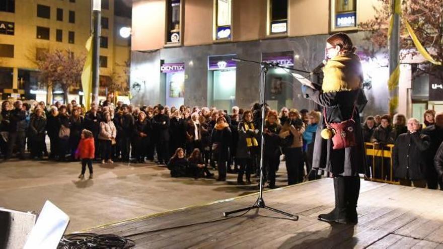 Un moment de la vetllada, en què es van llegir sengles cartes de Jordi Sànchez i de Jordi Cuixart