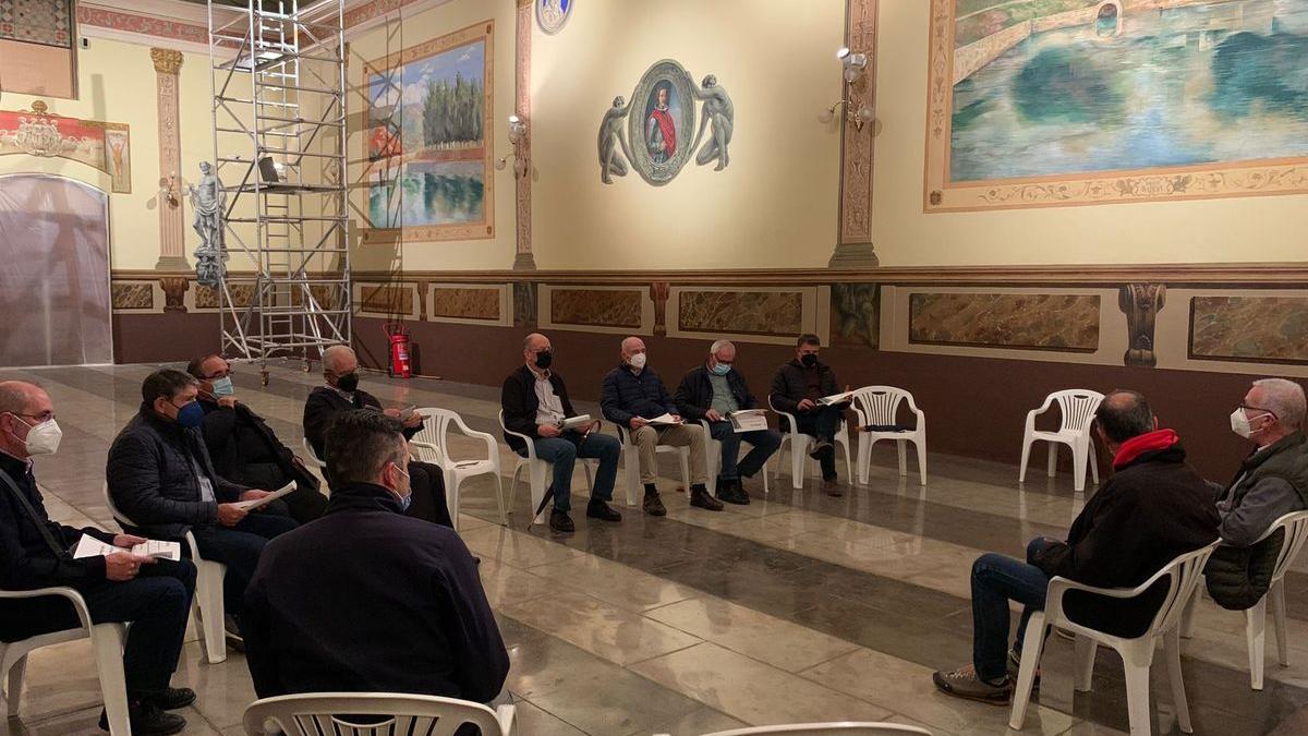 El Jurat de Regs de Vila-real ha recuperado su actividad y se ha reunido en el salón de actos de la Comunitat de Regants.