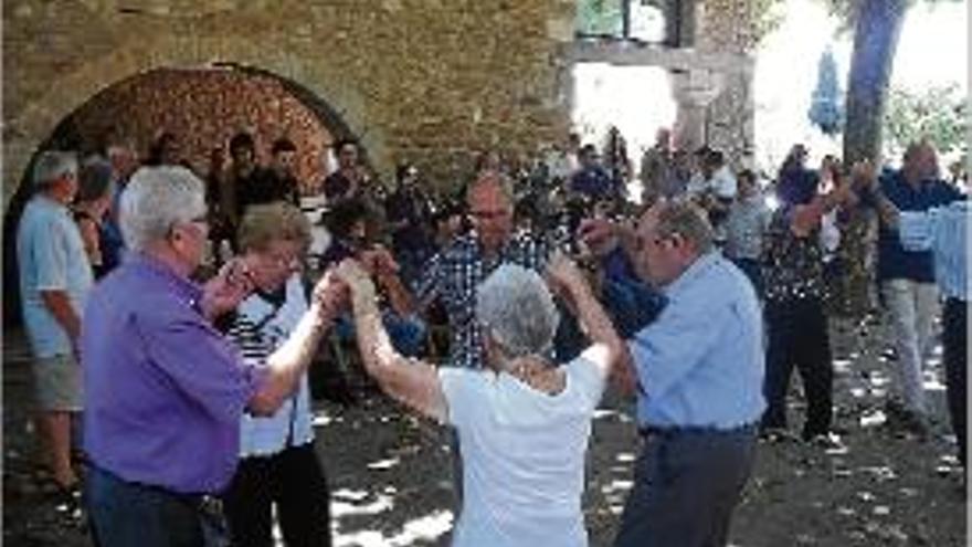 Sardanes i ball popular a la festa de Fontcoberta