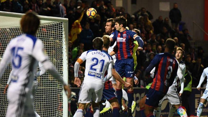 Cuatro aficionados del Real Zaragoza detenidos en una pelea entre seguidores del equipo blanquillo