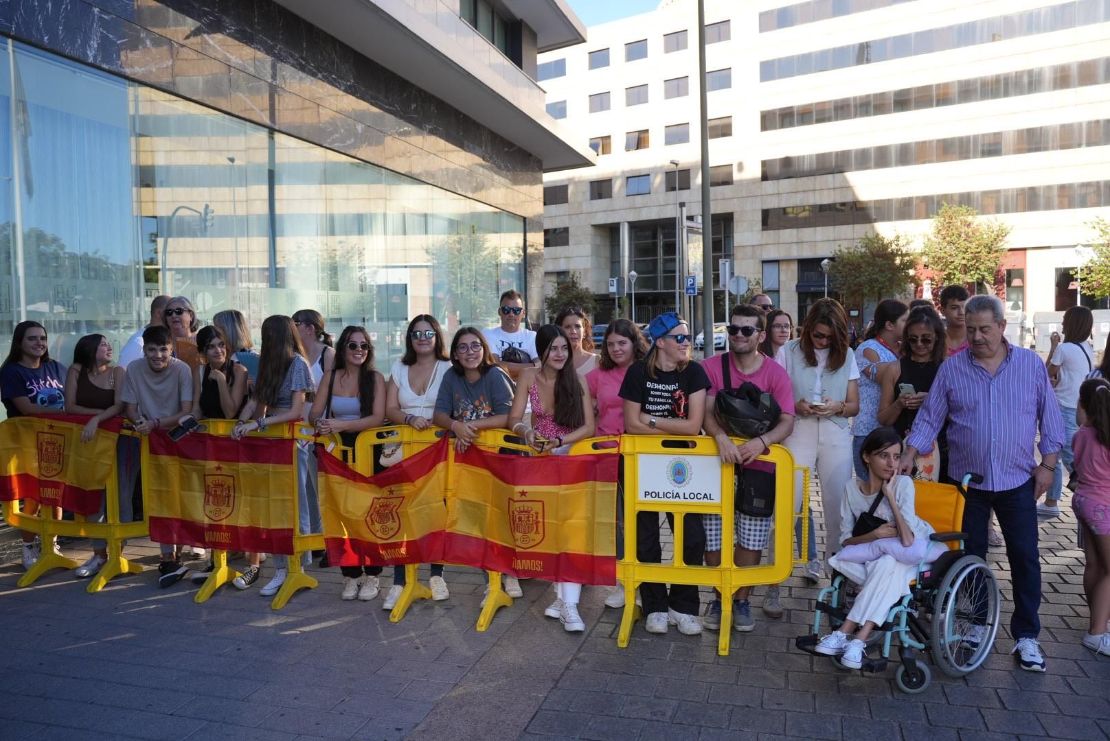 Las campeonas del mundo a su llegada a Córdoba, en imágenes