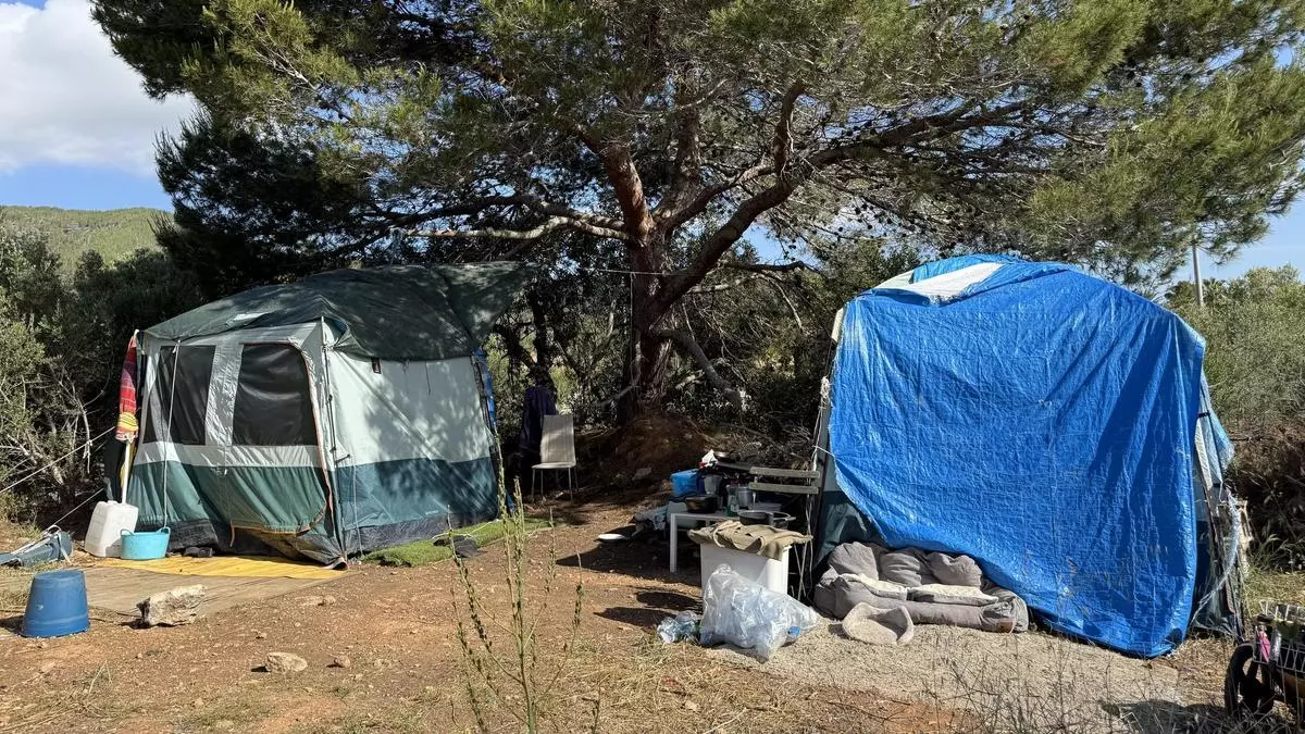 Crece un nuevo poblado chabolista en un terreno para VPO en Ibiza