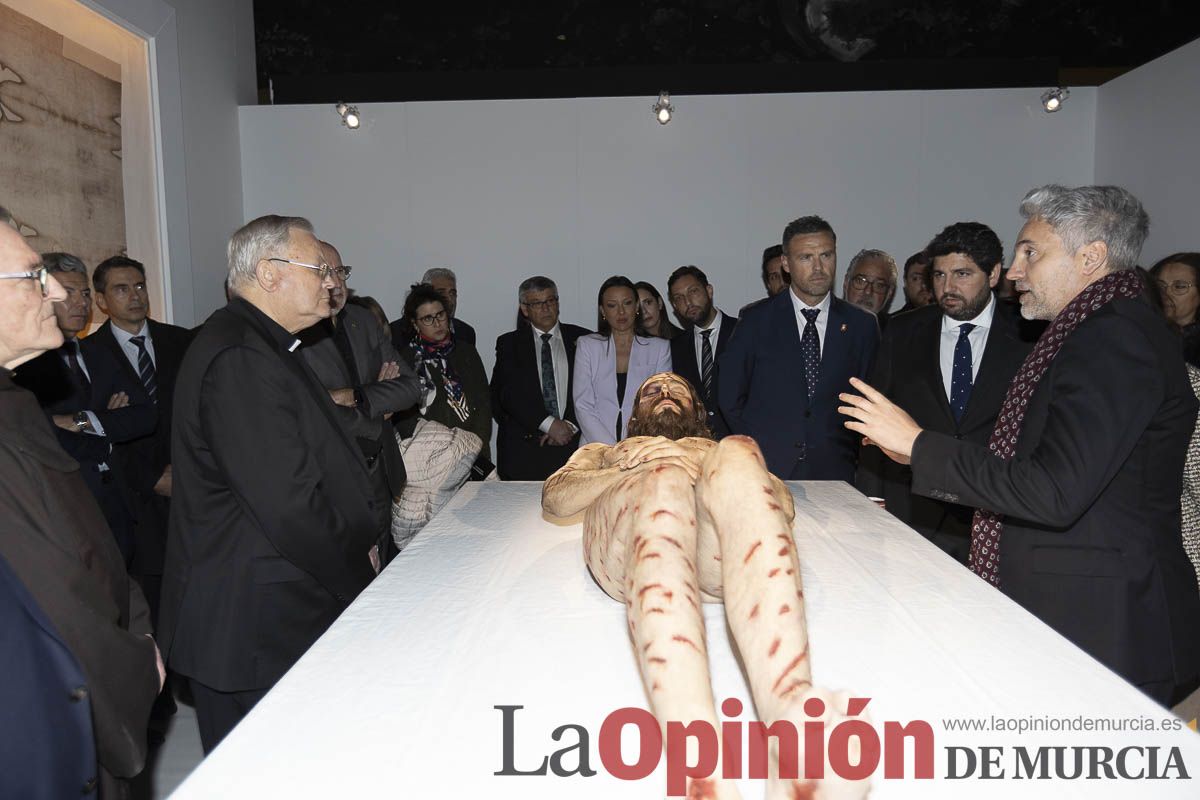 Así ha sido la inauguración de la exposición The Mystery Man en Caravaca. Descubre como es la muestra que atrae a miles de personas