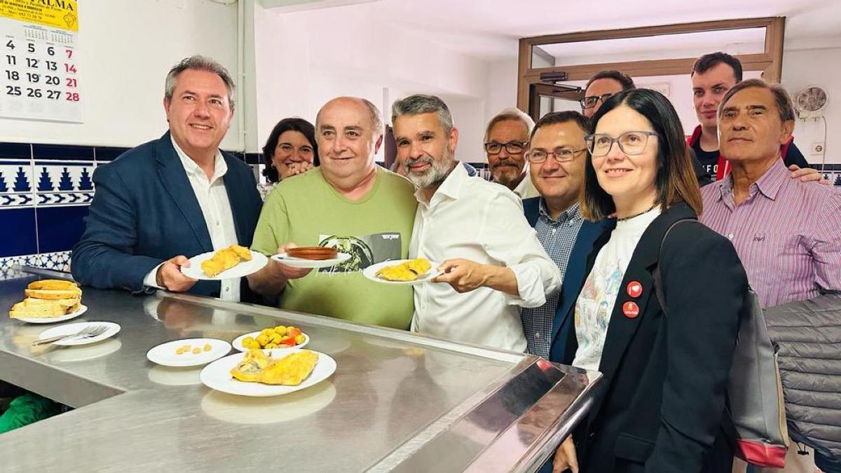 El líder del PSOE andaluz, Juan Espadas, y el candidato marbellí, José Bernal.