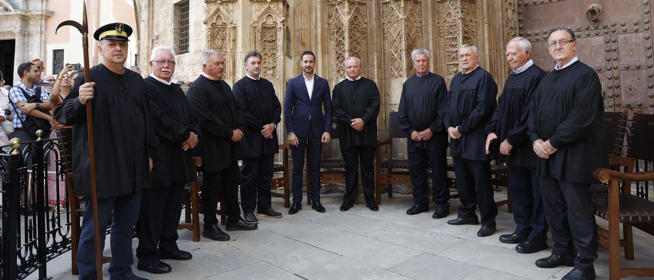 Bielsa con los integrantes del Tribunal de las Aguas