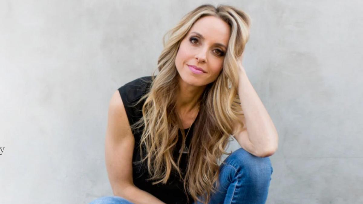 Gabby Bernstein, gurú del 'manifesting' con pedigí de estrella del rock.