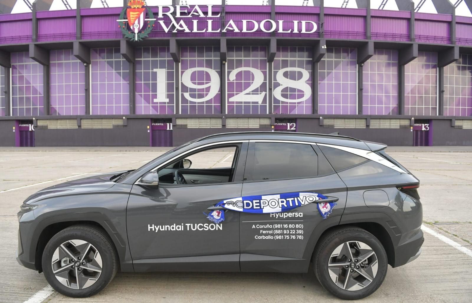 El Hyundai Tucson híbrido de Hyupersa en A Coruña, ante su destino, el estadio José Zorrilla de Valladolid.