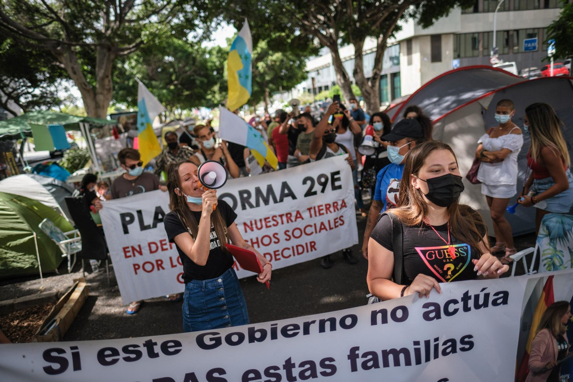 Marcha de los afectados por los desahucios en Santa Cruz