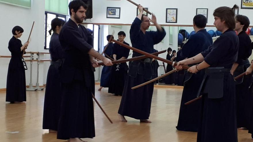 Nuevo éxito del intercambio de kendo con la universidad japonesa de Waseda
