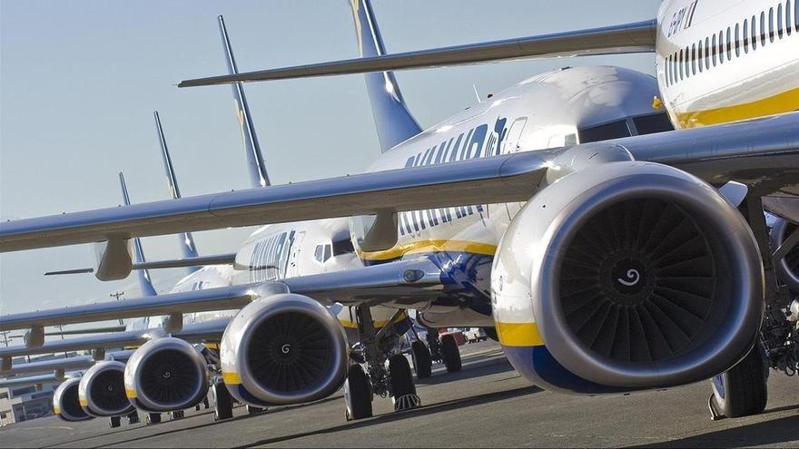 Los pilotos de Ryanair aceptan un recorte del 20% del sueldo a cambio de evitar despidos durante cuatro años