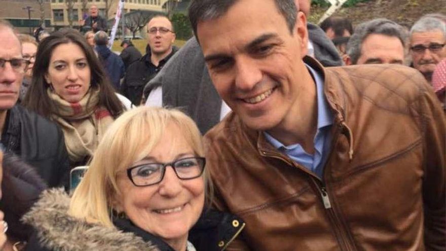 Inamculada García Rioja junto a Pedro Sánchez en el acto de precampaña en Valladolid.