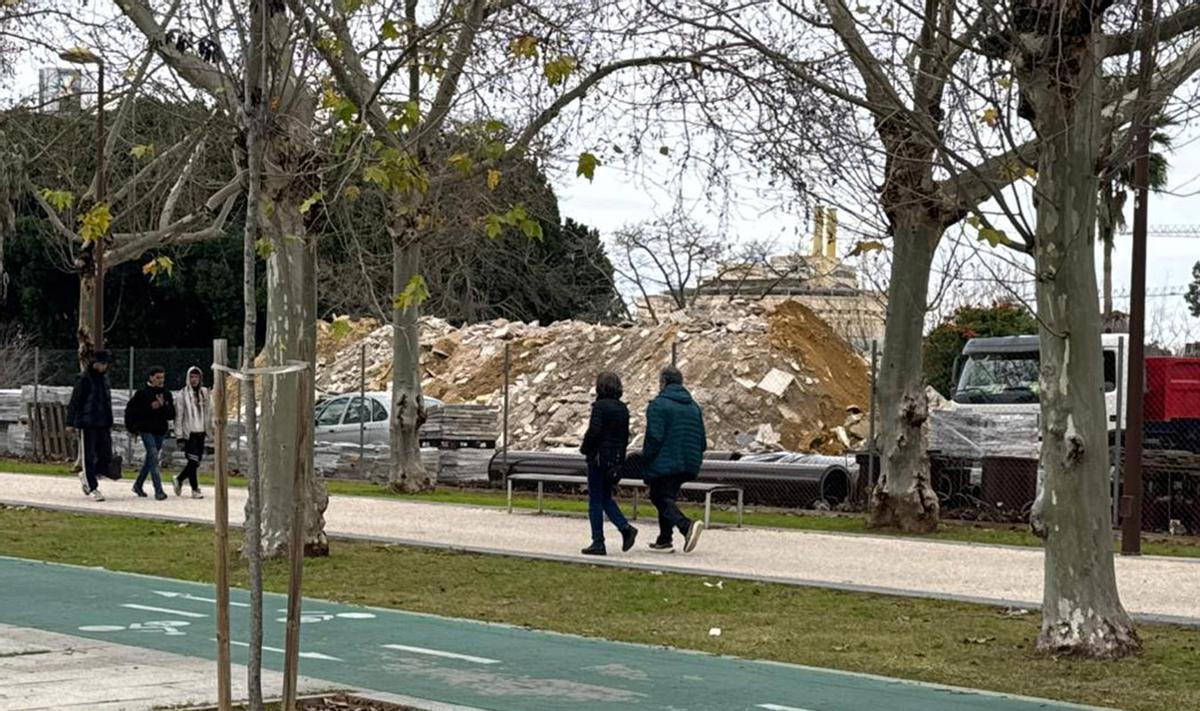 Imagen de los escombros en la calle Torneo.