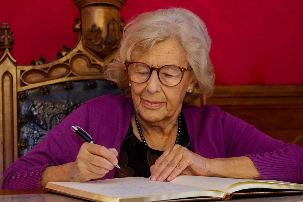 Carmena durante el acto en el Salón Noble de Ravella.