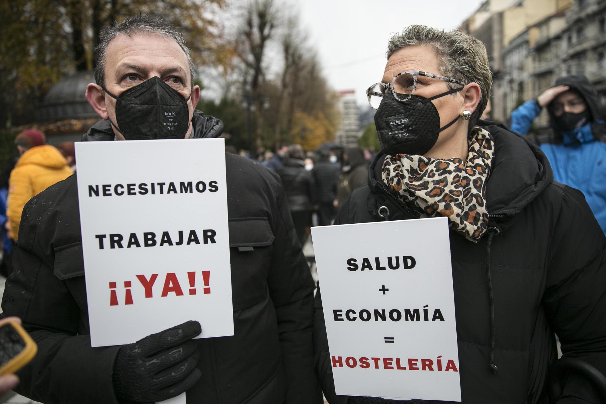 La hostelería toma las calles y exige "no perder las cenas de diciembre"