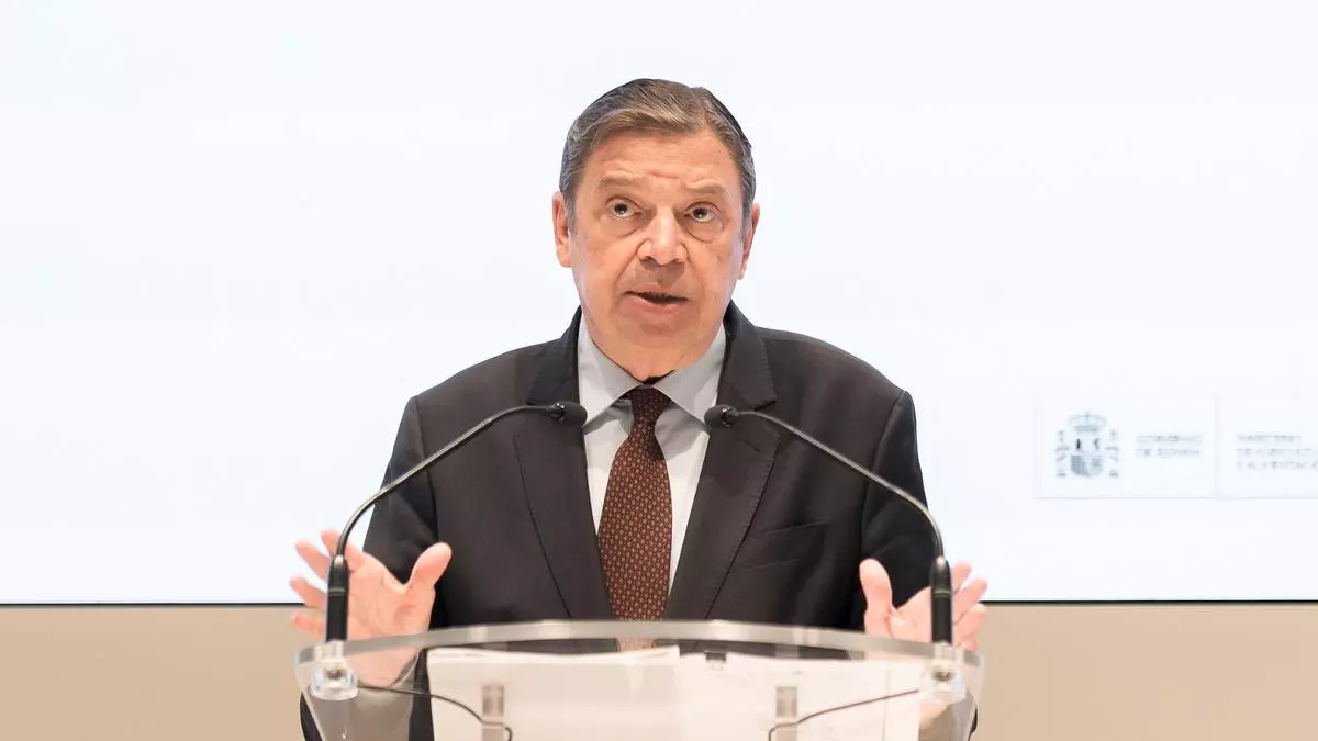 Luis Planas transmite un mensaje de "tranquilidad a los ciudadanos" ante los casos de peste porcina