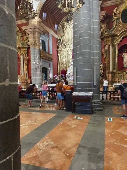 La Virgen del Pino baja de su camarín en Teror