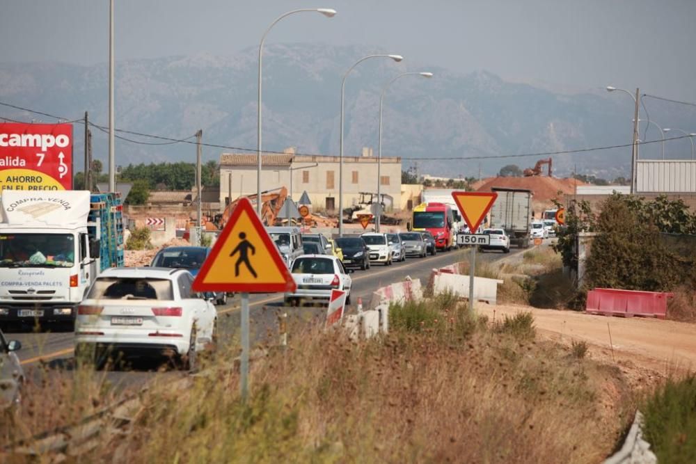 Retenciones en el primer día de cortes por obras del Segundo Cinturón de Palma