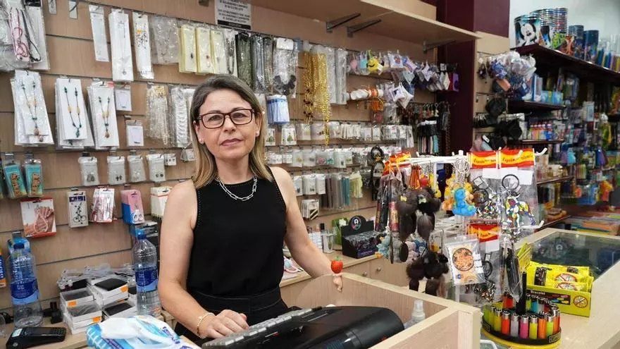 Caty, propietaria de un comercio del casco urbano de Castelló: "Cerramos tras 17 años por la venta online y los centros comerciales"