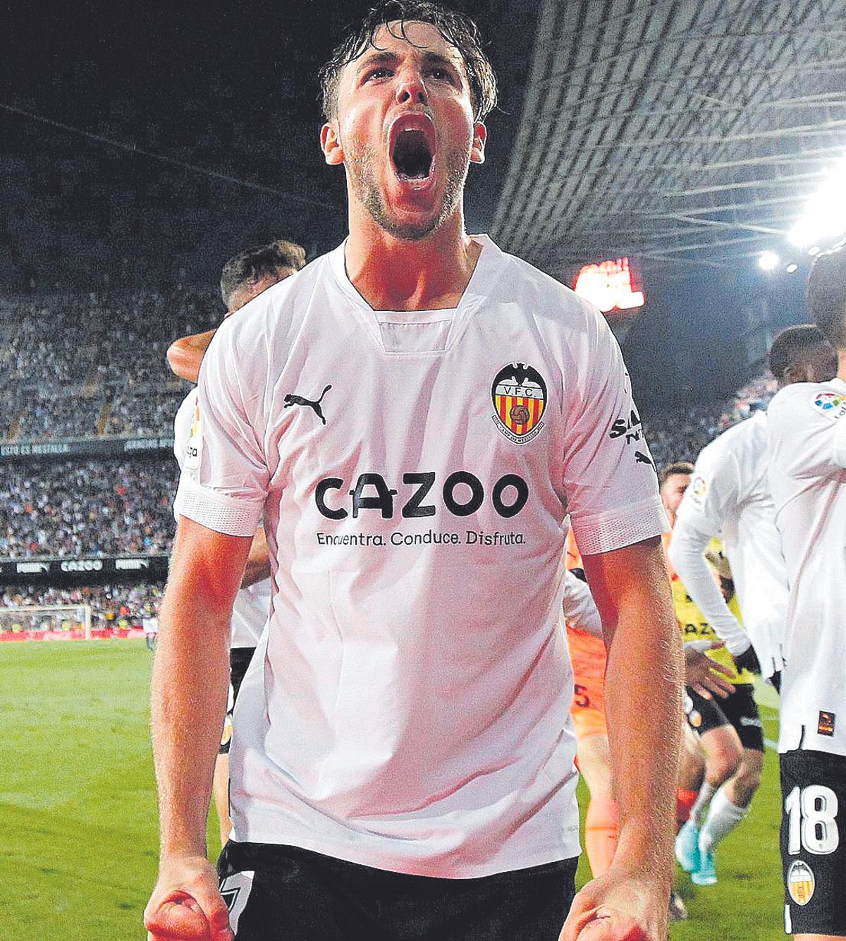 Nico celebrando un gol en Mestalla