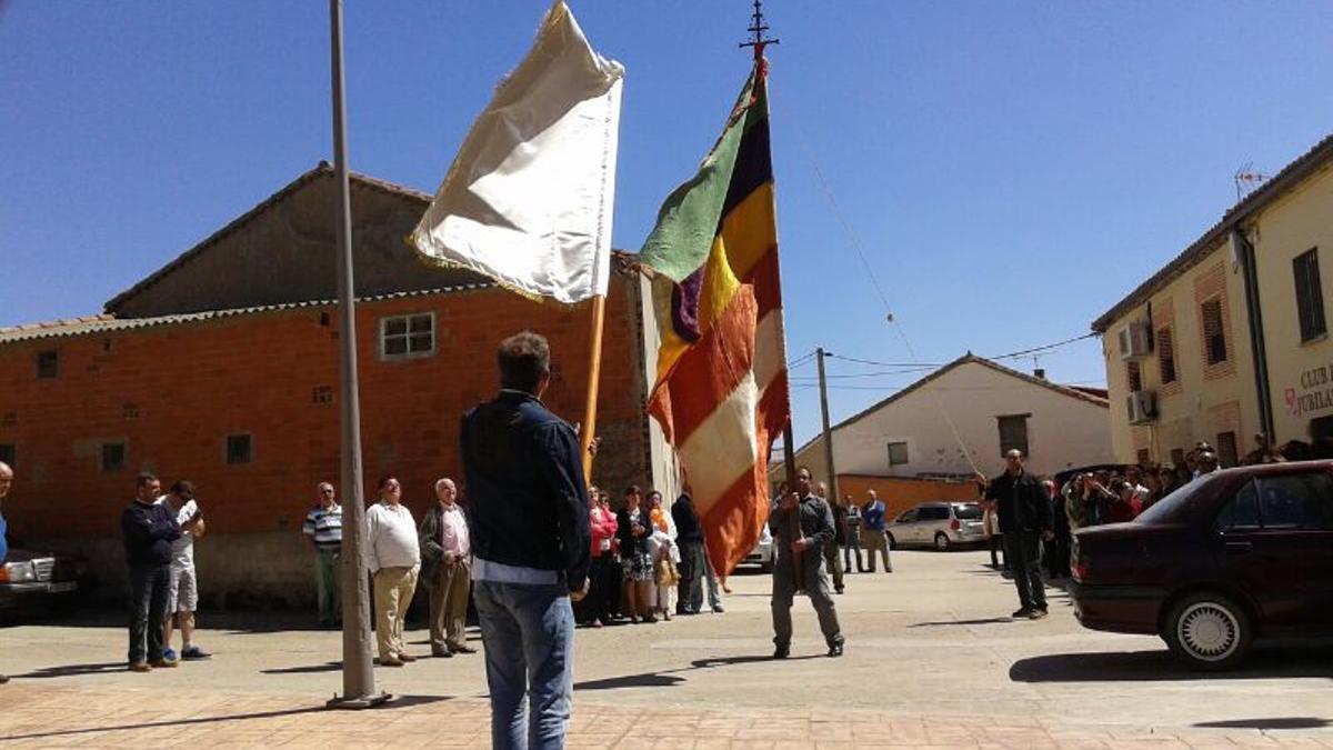 Baile de los pendones de Pajares y Arquillinos durante el Voto de 2014