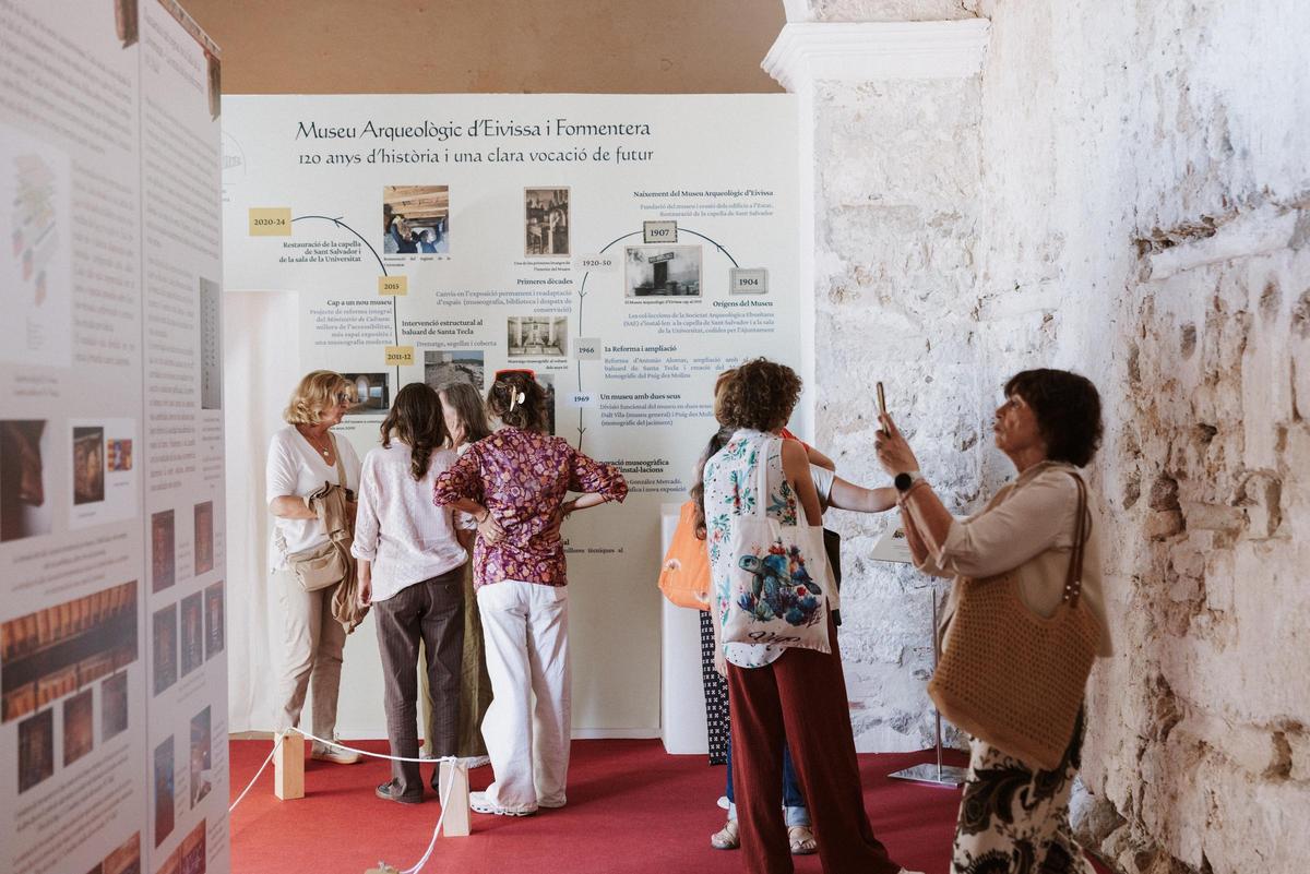 Una de las zonas con carteles explicativos del museo.