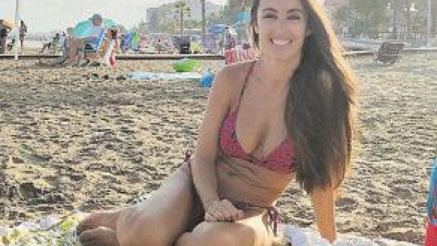 Marta Valentín, turista de Benicàssim: &quot;Todos dibujan su parcela con los pies&quot;