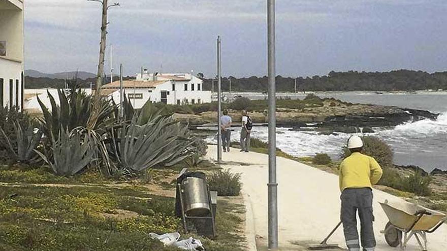 Nuevas farolas de última generación y antivandálicas en la Colònia de Sant Jordi