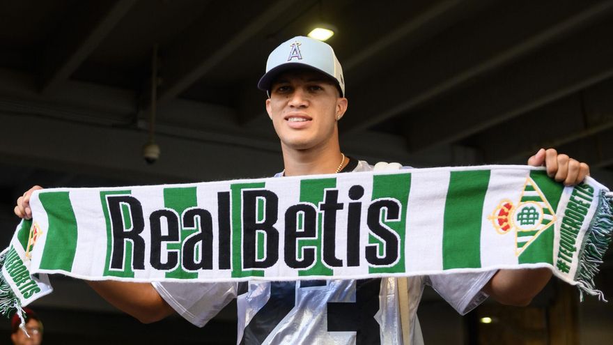 Nelson Deossa ya está en Sevilla para pasar el examen médico y cerrar su fichaje por el Betis