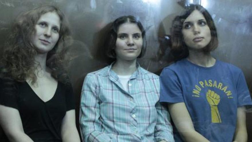 Miembros de &#039;Pussy Riot&#039; cuando fueron detenidas en Moscú.