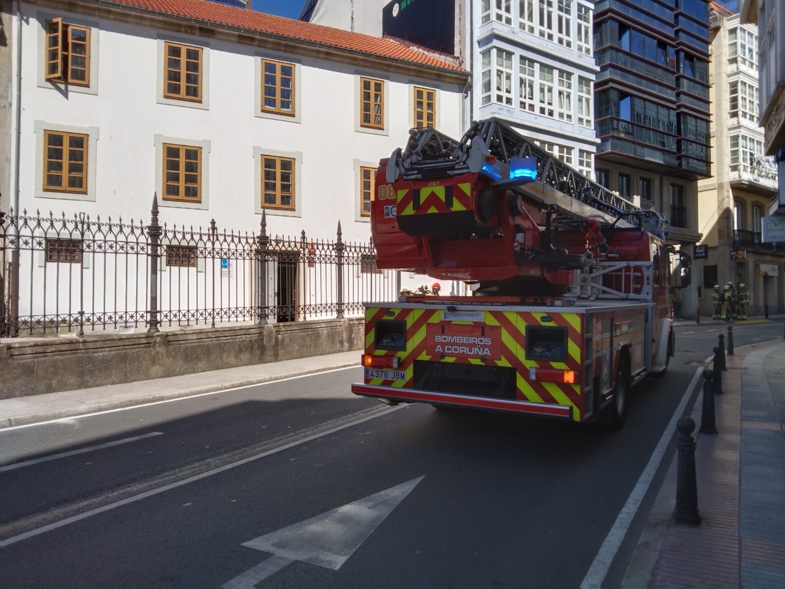 Los bomberos sofocan un incendio en Panaderas