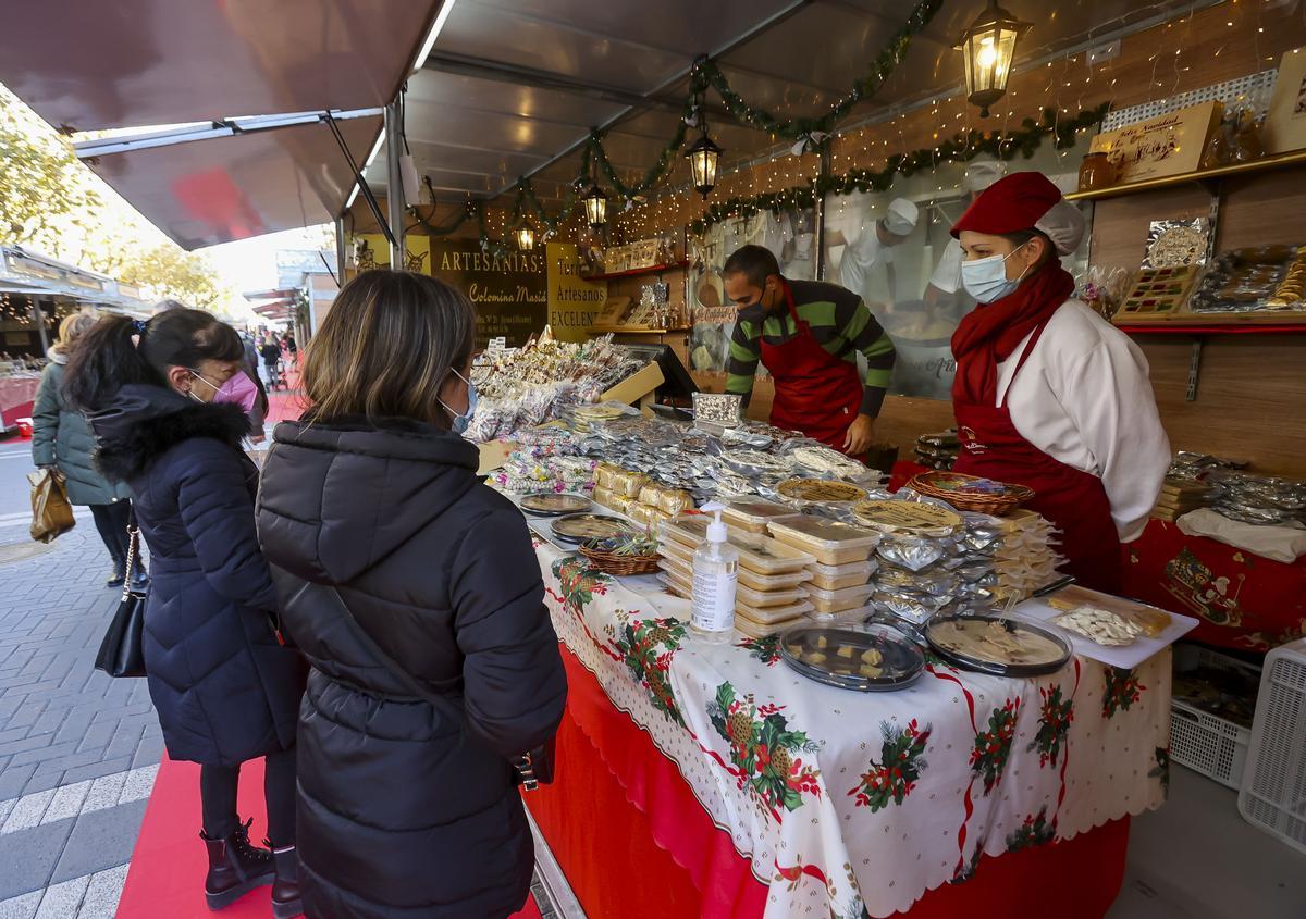 Visitar la Feria se ha convertido en una tradición.