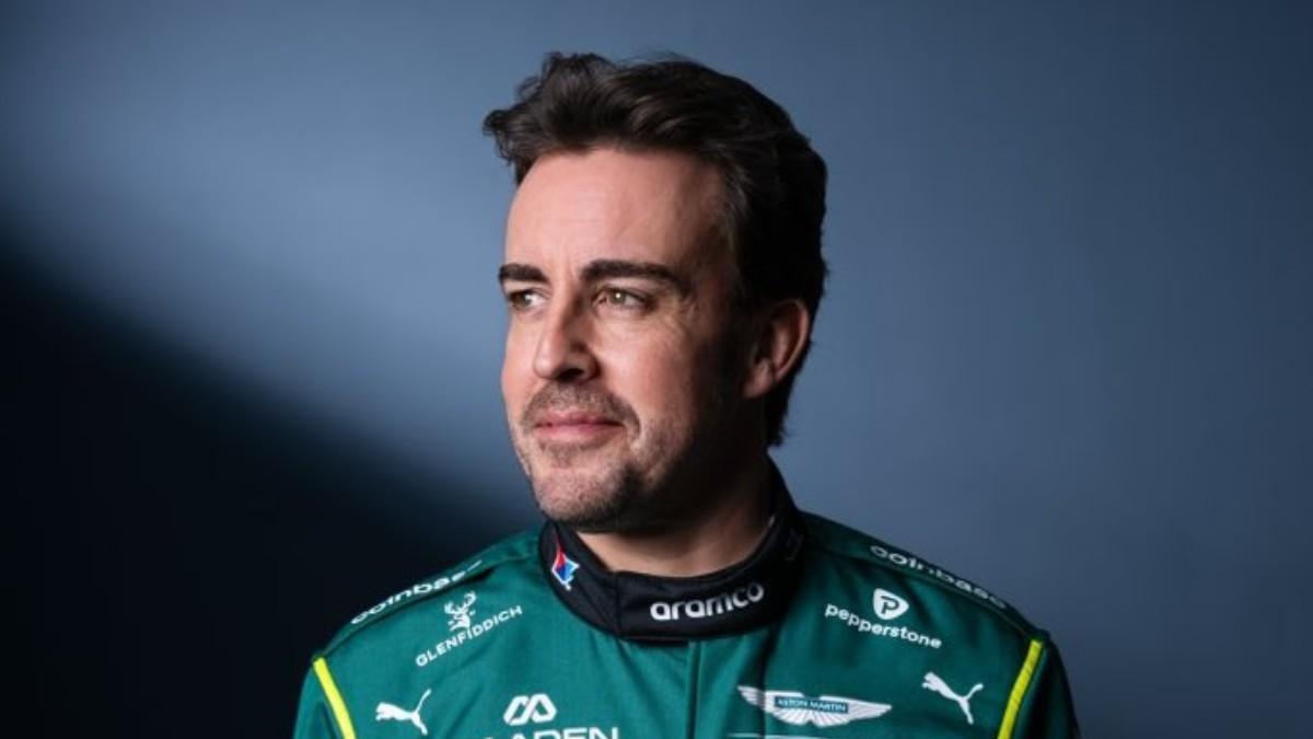 Fernando Alonso, con el mono de Aston Martin