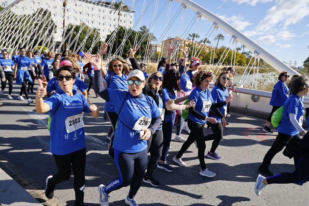 Imágenes del recorrido de la Carrera de la Mujer: avenida Pío Baroja y puente del Reina Sofía (I)