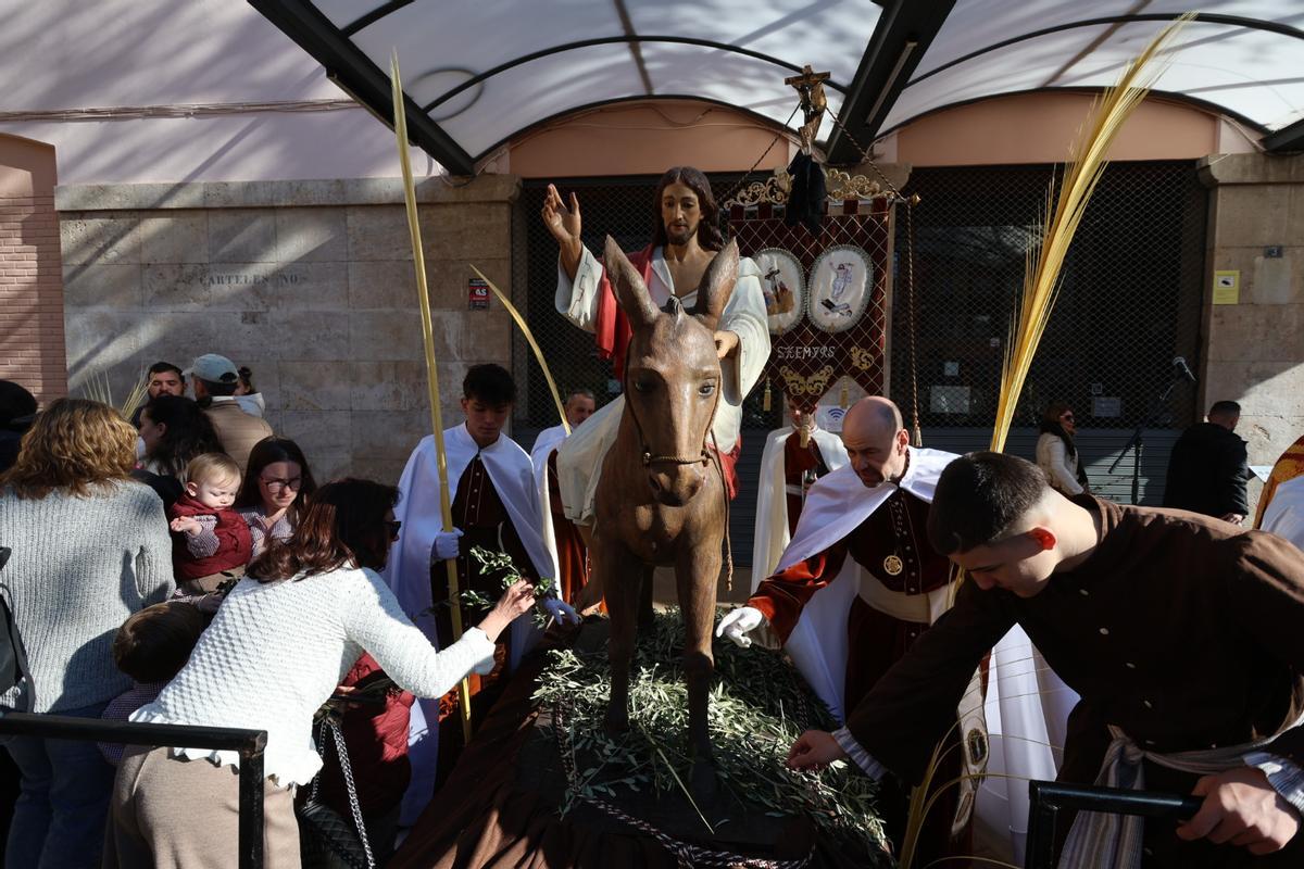 València da el pistoletazo de salida a los días grandes de la Semana Santa con la procesión del Domingo de Ramos