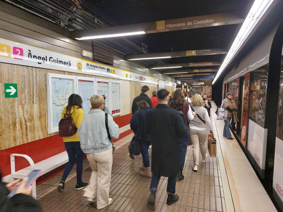 Usuarios de Metrovalencia, en imagen de archivo.