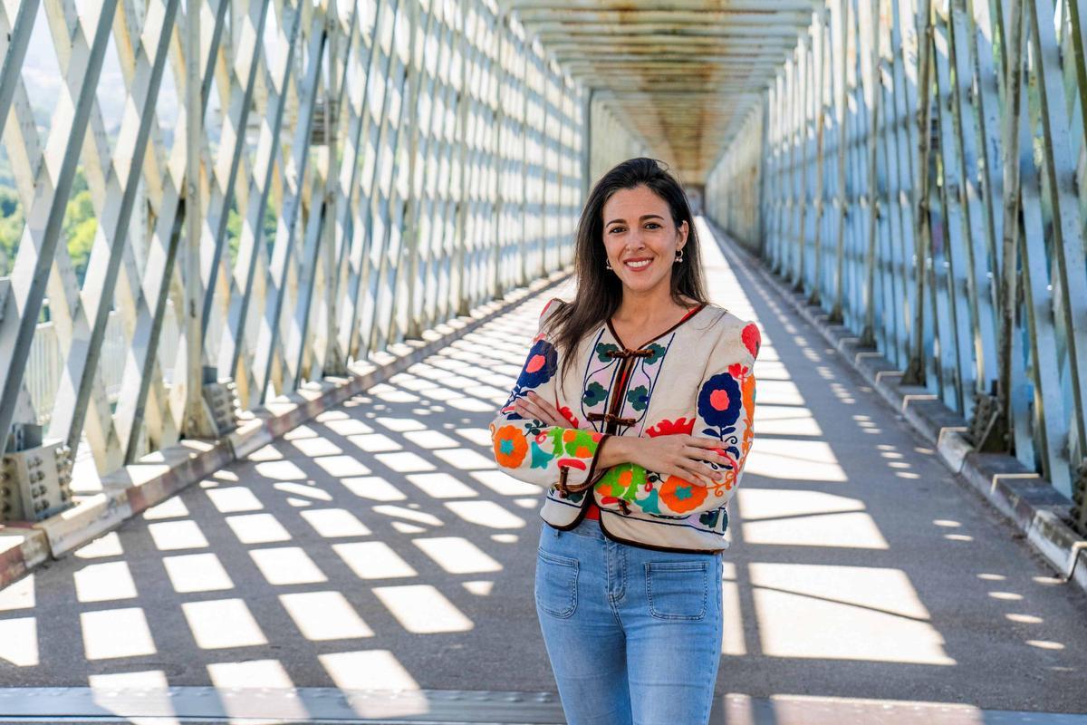 Andrea González, directora del Ikfem, en el Puente Internacional de Tui a Valença.