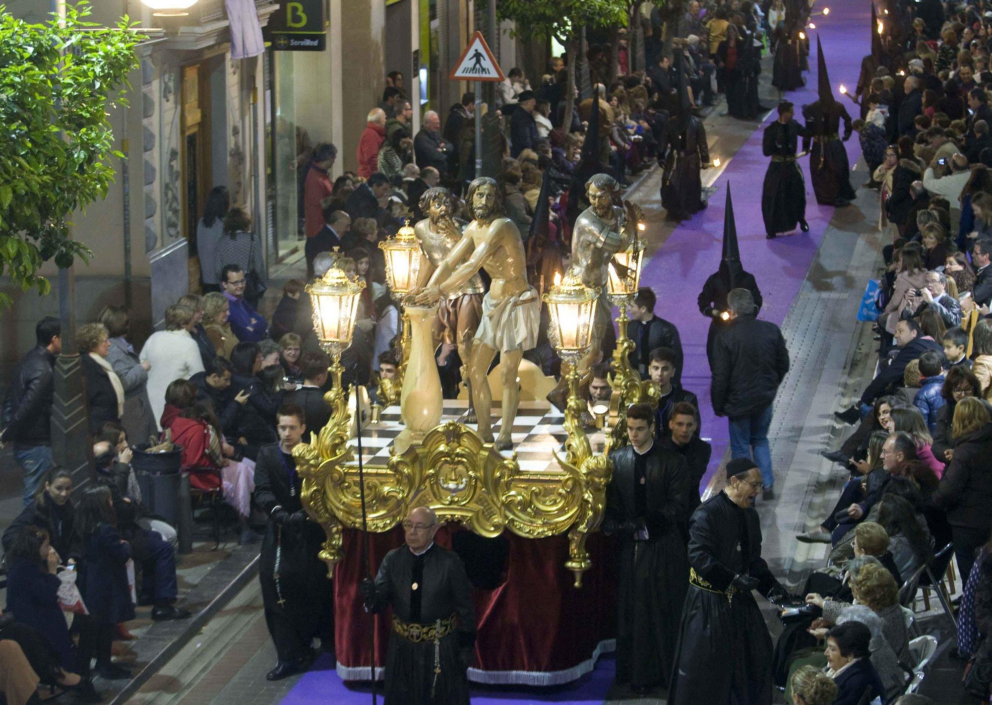 Rememora las últimas procesiones de Viernes Santo en Sagunt.