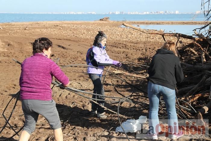 SOS Mar Menor retira dos toneladas de basura