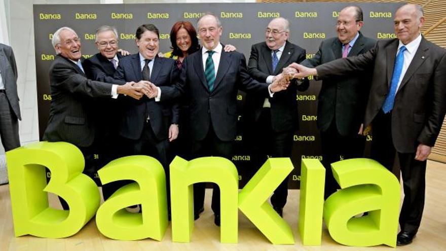 Rato y Olivas, junto a los presidentes de las otras cinco socias de BFA, en la presentación de Bankia