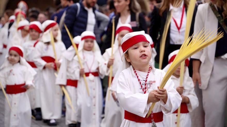 La Borriquita impulsa la tradición de adornar los balcones con palmas