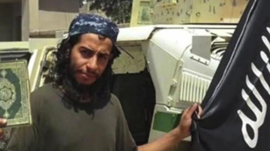 Abaaoud, cerebro de los atentados de París, en un vídeo del ISIS.